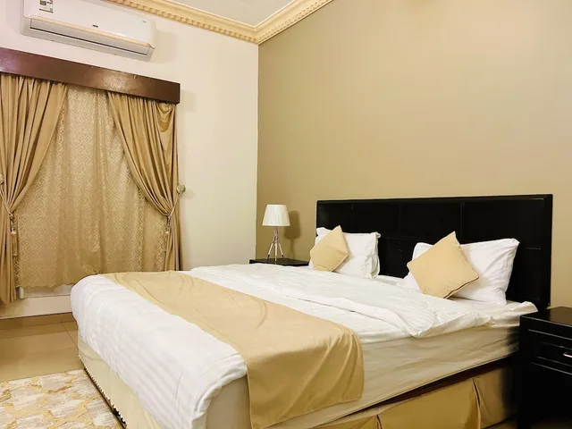 جناح عائلي بسرير مزدوج وسريرين منفصلين، Arabian Palm Hotel 1/3