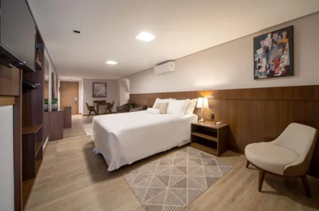 جناح سيغنتشر، Hotel Fioreze Centro 4/9