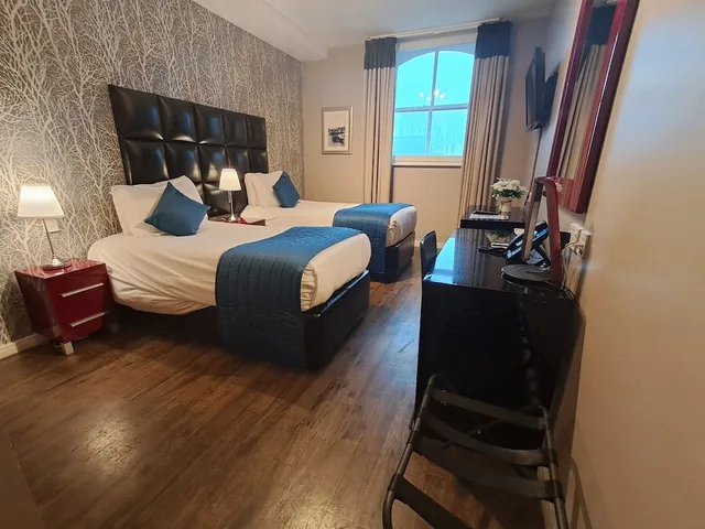 غرفة قياسية بسريرين منفصلين، The Royal Hotel Cardiff 6/10