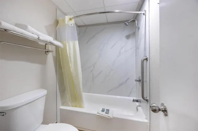 غرفة بسريرين كوين بحوض استحمام لذوي الإعاقة، Best Western Fairwinds Inn 4/5