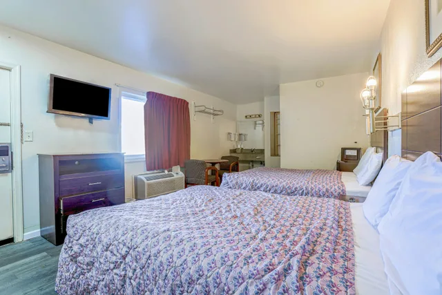 غرفة بسريرين مزدوجين، Whispering Pines by Hotel O Whitestone VA 1/5