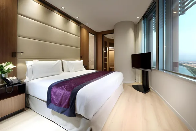 غرفة بسرير مزدوج أو سريرين منفصلين مع أريكة، Eurostars Torre Sevilla 1/2
