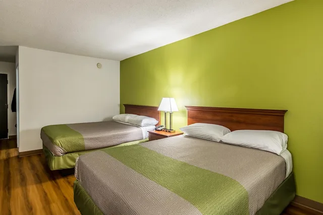 Deluxe, Queen Bed, Accessible, Motel6 Petersburg, VA - Fort Lee 1/10