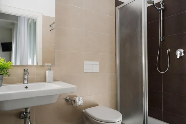 غرفة قياسية ثلاثية، Club Hotel 6/8