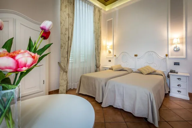 غرفة ثلاثية بسرير مزدوج وسرير فردي، Hotel Ferrucci Firenze 4/10