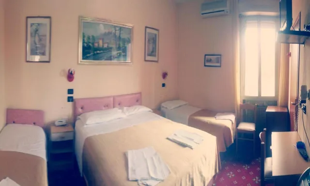 غرفة رباعية، Hotel Parigi 3/3