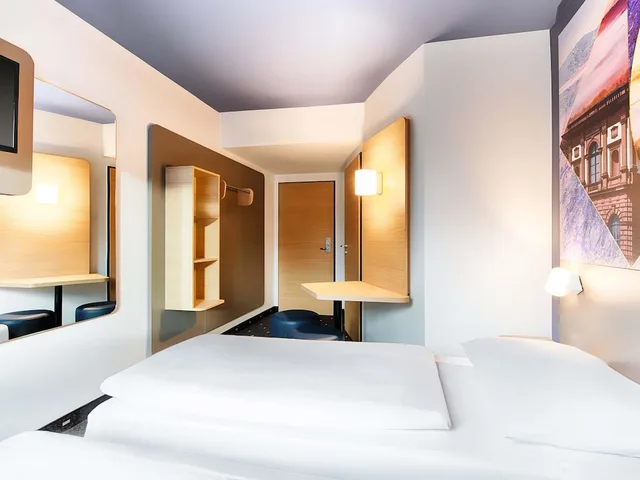 غرفة بسريرين منفصلين، B&B Hotel Kaiserslautern 3/8