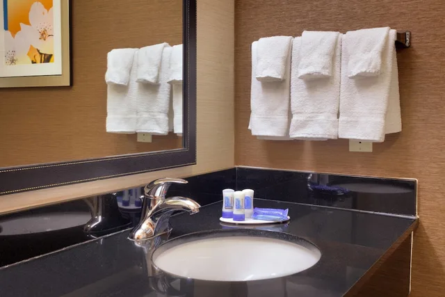 غرفة بسريرين مزدوجين، Fairfield Inn Suites Gillette 9/9