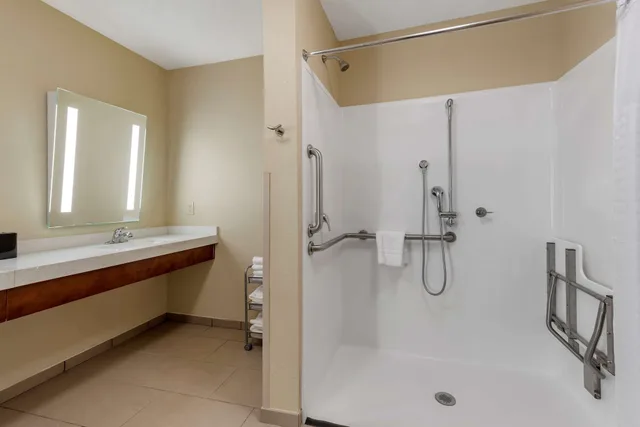 جناح بسريرين كوين مع أريكة، Comfort Suites Dry Ridge 4/4