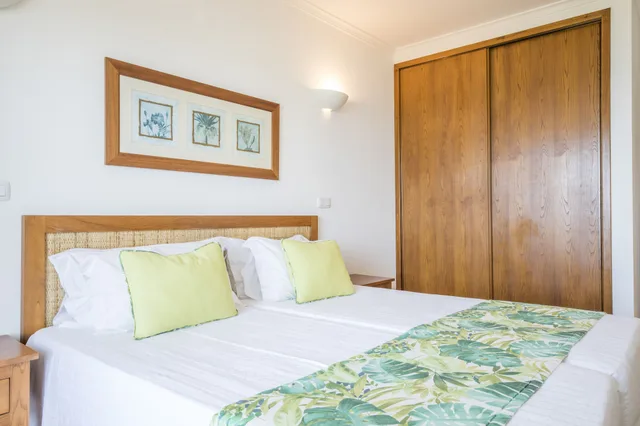 1 Bedroom, Apartment, Twin Beds, Partial Sea View, Sofa, Clube Porto Mos 1/3