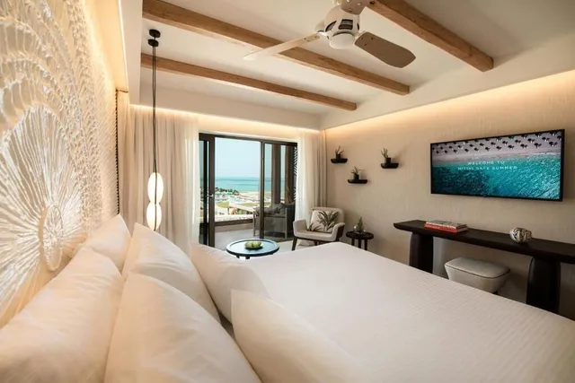 Double Room Superior Sharing Pool Swim Up، Mitsis Selection Rinela 1/2