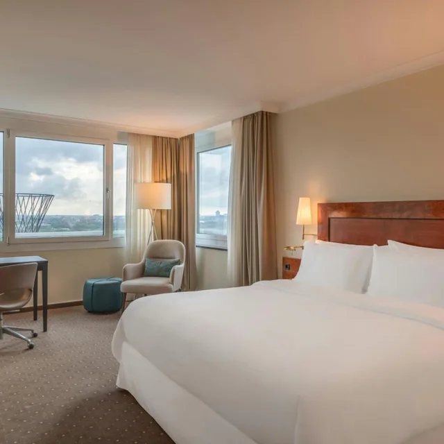 Westin, Club, Guest Room, Queen Bed، The Westin Grand Munich 1/5