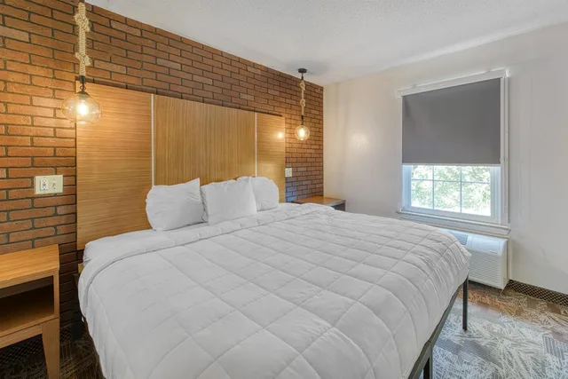 جناح بسرير كينج مع أريكة، SureStay Hotel by Best Western Tuscaloosa Southeast 3/8
