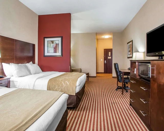 جناح بسريرين كوين مع أريكة، Comfort Suites Troy-I75 2/10