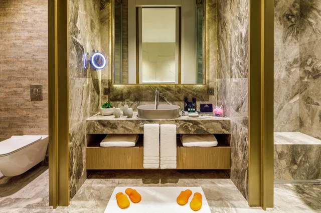 Royal, Palazzo, 5 Bedrooms, Mansion, 6 Beds, 1 King and 2 Queen Beds, Sofa، Kaya Palazzo Golf Resort 3/3