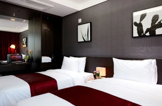 Room, 2 Queen Beds, Ramada by Wyndham Yongin 1/2