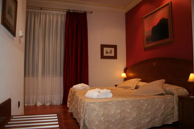 Room, Twin Beds, Accessible, Hotel Palacio De La Magdalena 2/10