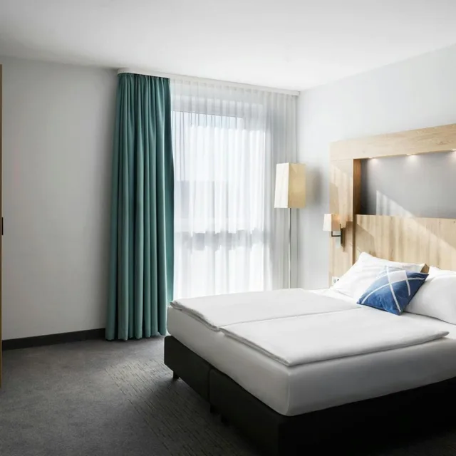 Standard, King Bed, Street View، Four Points Flex by Sheraton Bochum 2/5