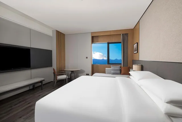 Suite, King Bed, Mountain View, Club Floor، Sheraton Pujiang 1/5