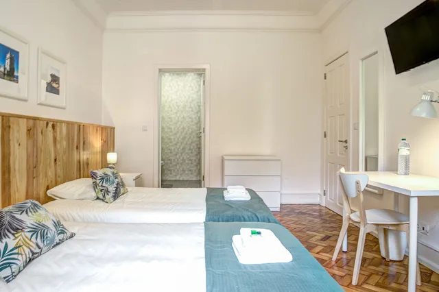 5 Bedrooms, Comfort, Apartment, 6 Beds, 3 Double Beds, Home Out Rooms and Apartments 5/10