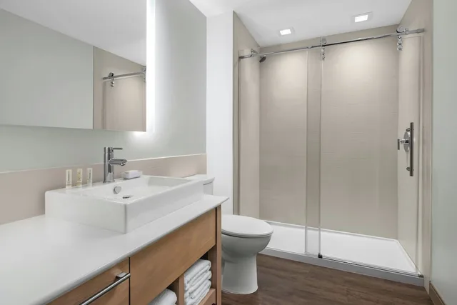 غرفة بسرير كينج، Element by Westin Calgary Downtown 7/16