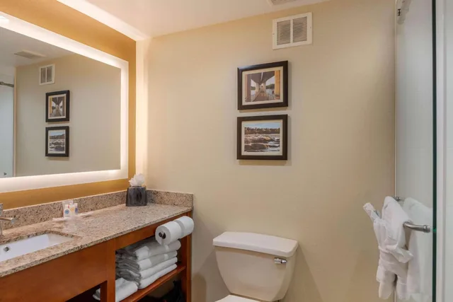 غرفة قياسية بسرير كينج، Comfort Suites South Park 4/5
