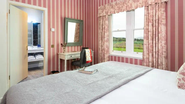 House, 4 Beds, 2 King Beds, Accessible، Meikleour Arms Hotel and Restaurant 2/10