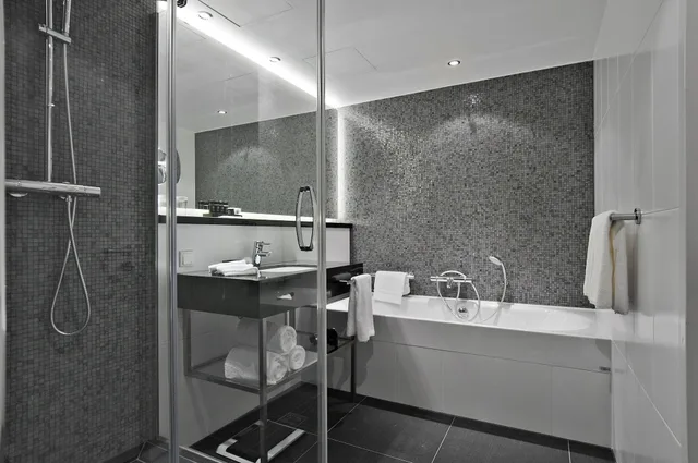 Junior Suite, King Bed, Crowne Plaza Amsterdam South Hotel 5/5