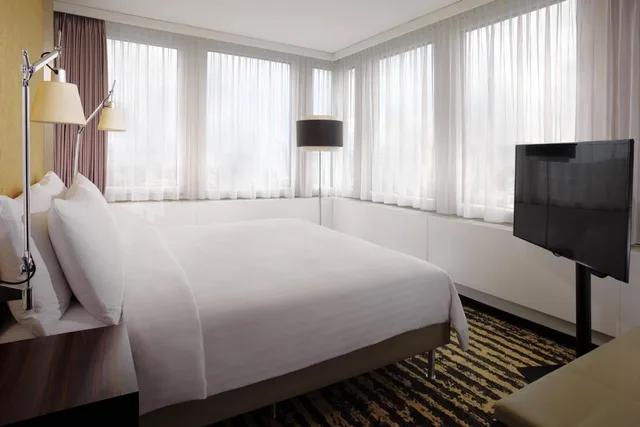 جناح كلوب جونيور مع دخول صالة النادي، Zurich Marriott Hotel 2/10