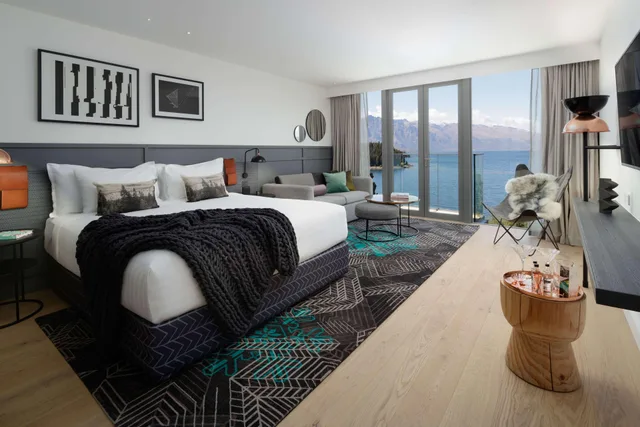 Deluxe, Double Bed, Lake View, Qt Queenstown 3/8