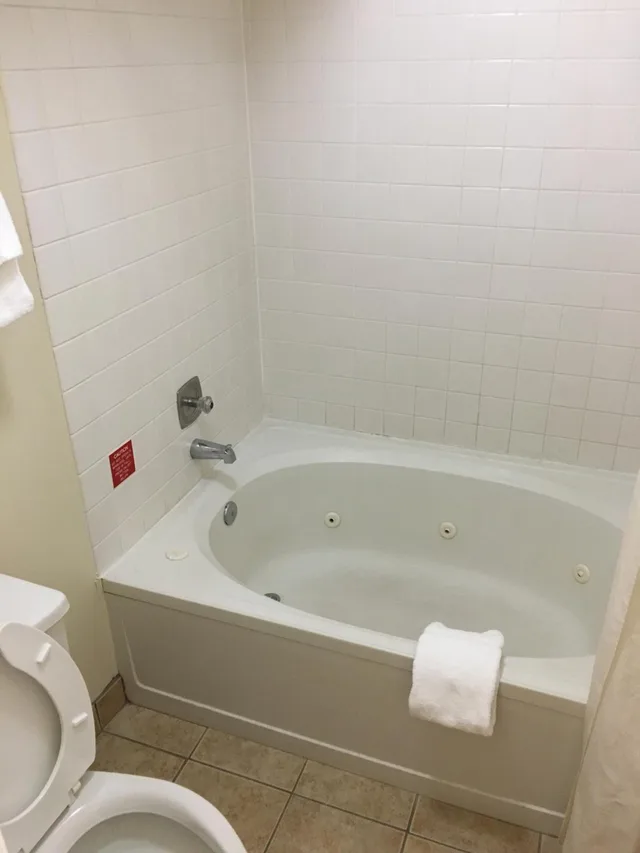غرفة بسريرين مزدوجين للمدخنين، Econo Lodge Eden, NC 2/2