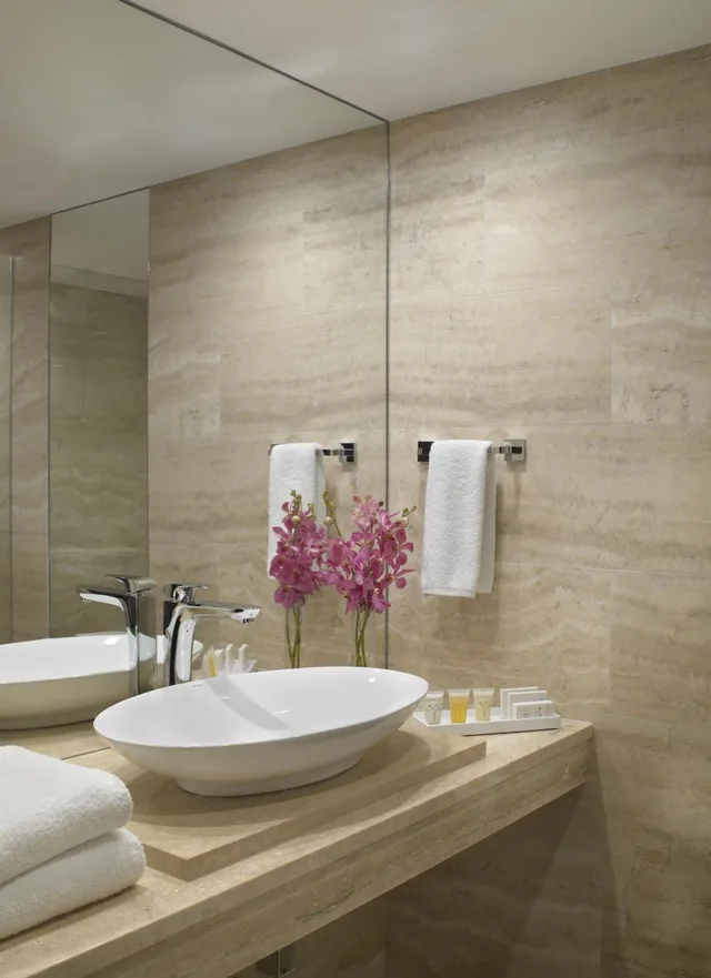 جناح بسريرين كينج بغرفتي نوم مع أريكة، Grand Beach Hotel Surfside West 2/3
