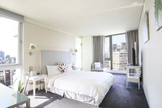 Deluxe Room with City View, Ambience Hotel 9/15