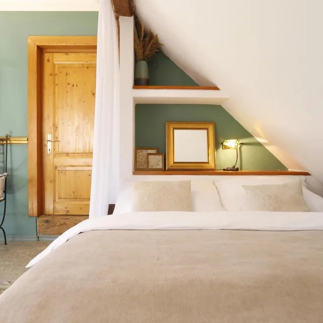 Deluxe, King Bed, Bathtub, Attic، Wellness Pension Ametyst 6/6