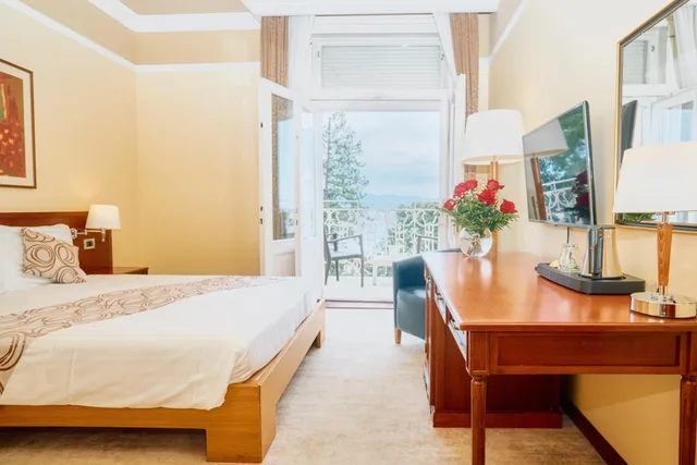 Deluxe, Twin Beds, Sea Side, Balcony، Bristol Hotel Opatija by Luminor Hotel Collection 2/10