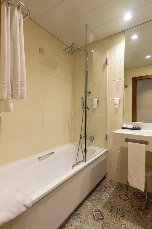 غرفة بسريرين منفصلين، Legendary Porto Hotel 3/4