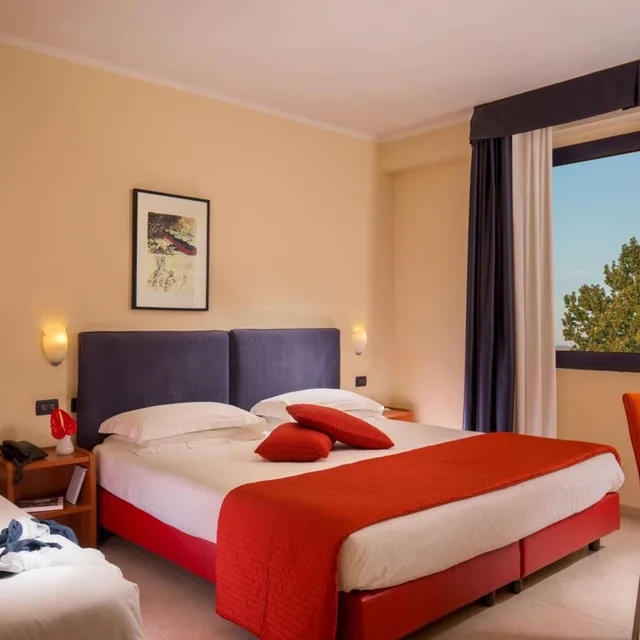 غرفة ثلاثية بسرير فردي، Best Western Blu Hotel Roma 1/5