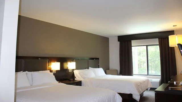 غرفة بسريرين كوين، Holiday Inn Express Hotel & Suites Rockingham 1/5