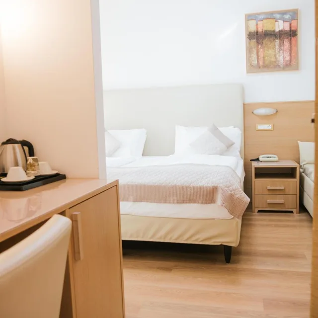 Deluxe, Double Bed, Lateral Side Sea View، Hotel Bristol 7/10