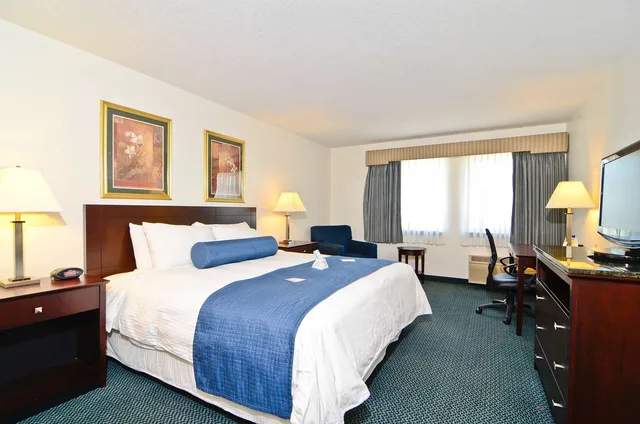 غرفة بسرير كينج بحوض استحمام لذوي الإعاقة، Best Western Gas City 3/8