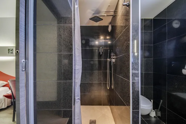 غرفة كلاسيكية بسريرين منفصلين، Brit Hotel Porte D Espagne 3/3