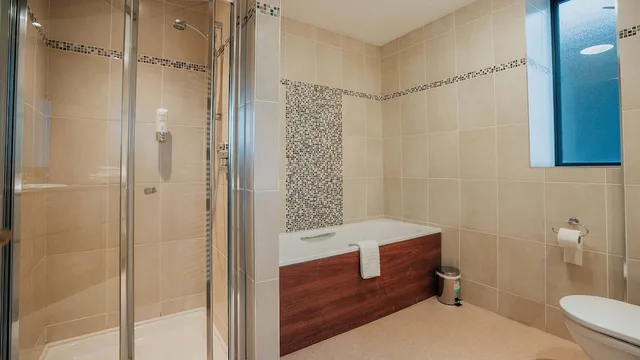 غرفة قياسية بسرير مزدوج، Adair Arms Hotel 4/4