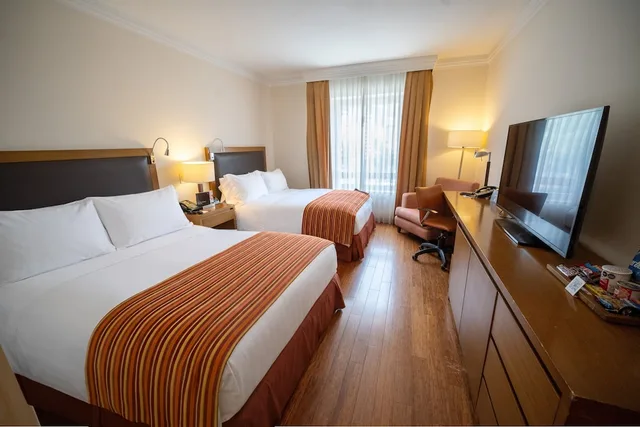 غرفة كلاسيكية بسريرين مزدوجين، InterContinental Cali 1/3