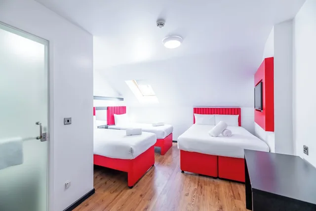 غرفة عائلية رباعية بسريرين مزدوجين، easyHotel Newcastle City Centre 2/10