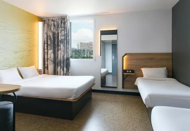 Room, Quadruple, Double and Twin Beds, B&B Hotel Marseille Prado Velodrome 2/9