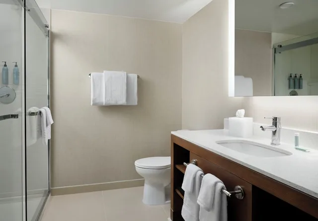 جناح استوديو بسرير كينج مع أريكة لذوي الإعاقة، Residence Inn by Marriott Ventura Beach 3/4