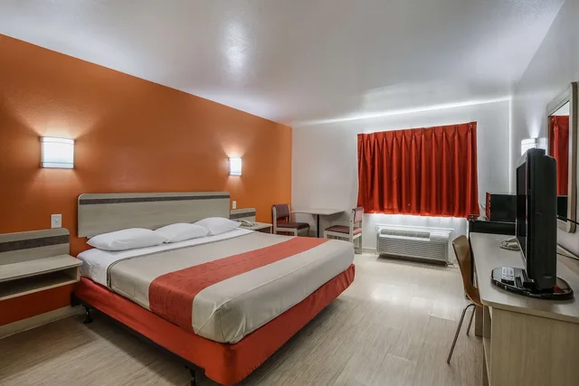 غرفة قياسية بسرير كينج، Motel6 Pasadena, TX 2/10