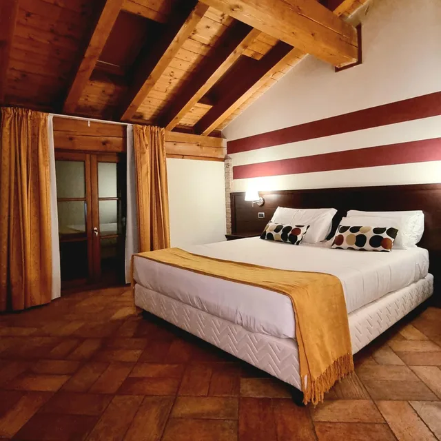 غرفة رومانسية بسرير مزدوج بشرفة، Country Hotel Castelbarco 1/5