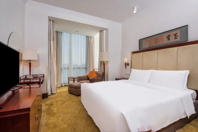 جناح تنفيذي بسرير كينج وسريرين منفصلين بغرفتي نوم مع دخول الصالة، Holiday Inn Temple Of Heaven 3/5