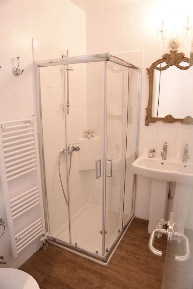Rose, Superior, Queen Bed, Athens Koukaki Boutique Apartments 4/4